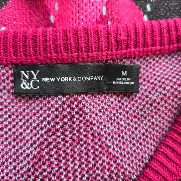 M New York & Company Essential V-Neck Sweater Magenta Pink Argyle Size M Preppy - Picture 7 of 8